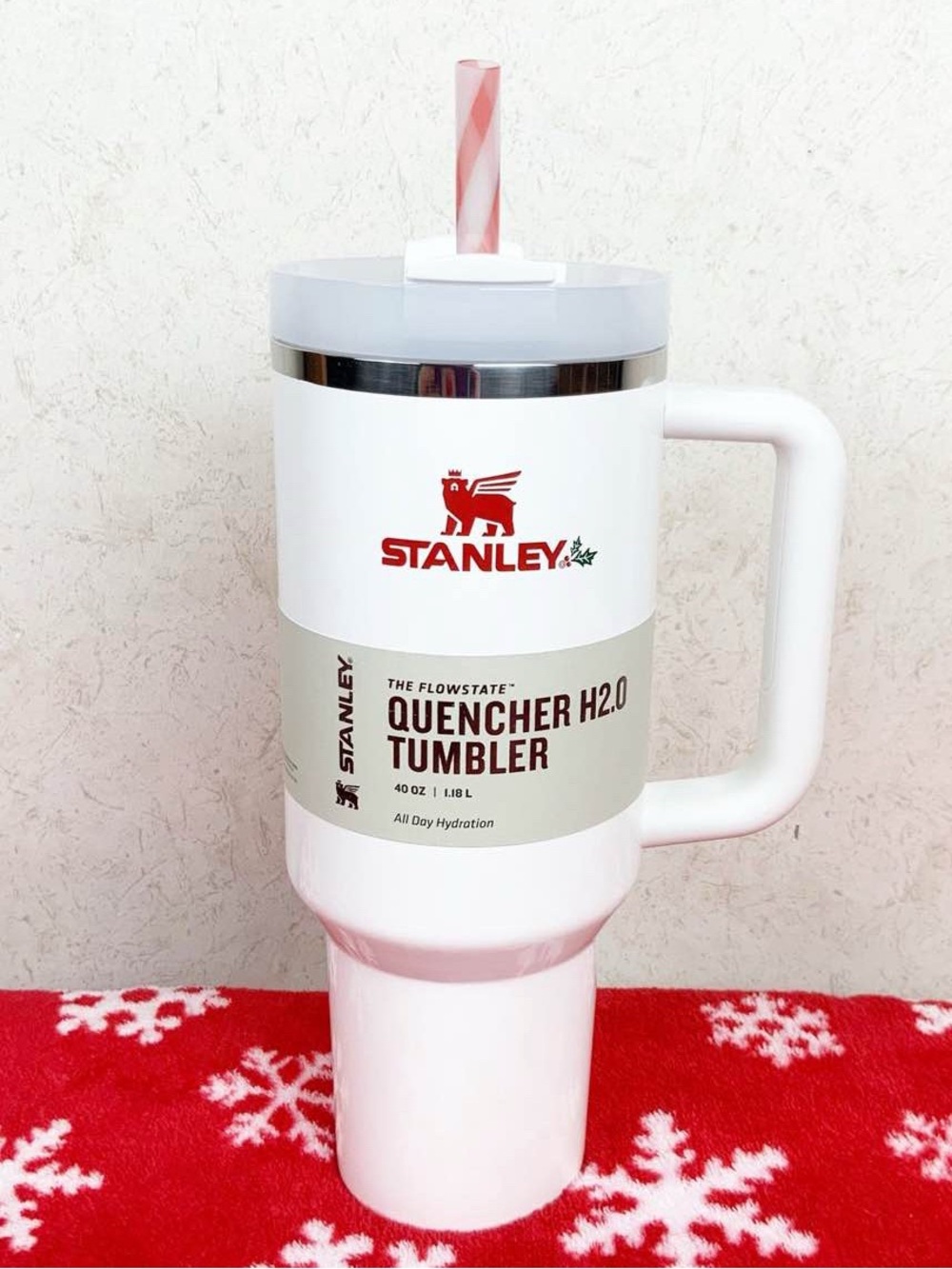 Stanley Limited Edition Holiday Mistletoe Twist Quencher 40 Oz White Peppermint